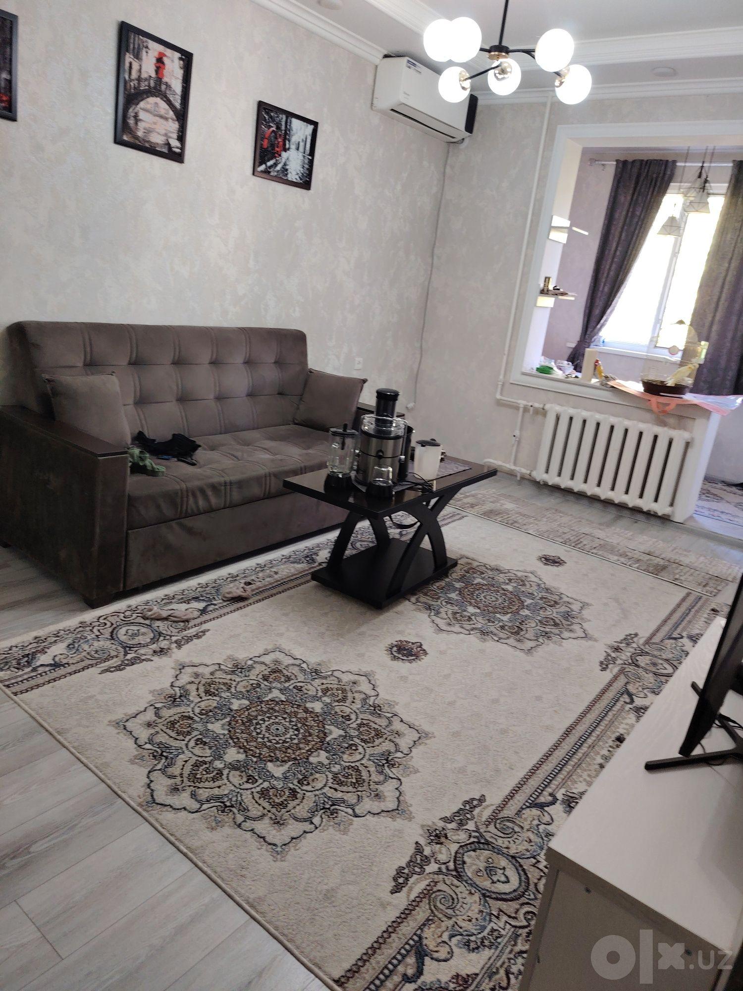 Xona, Станция метро Туркистон — rasm 1