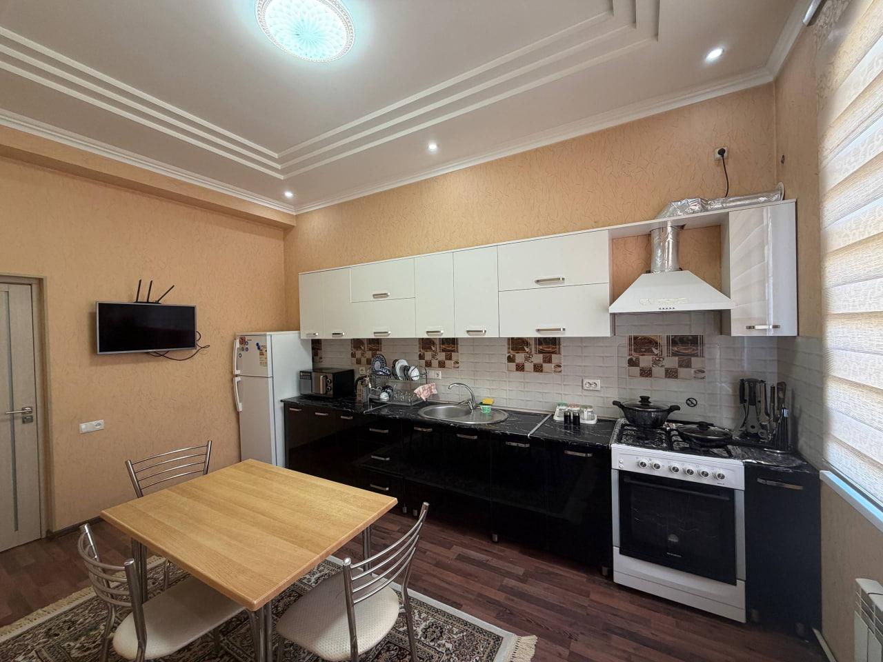 Apartment, Чиланзар 15 — photo 1