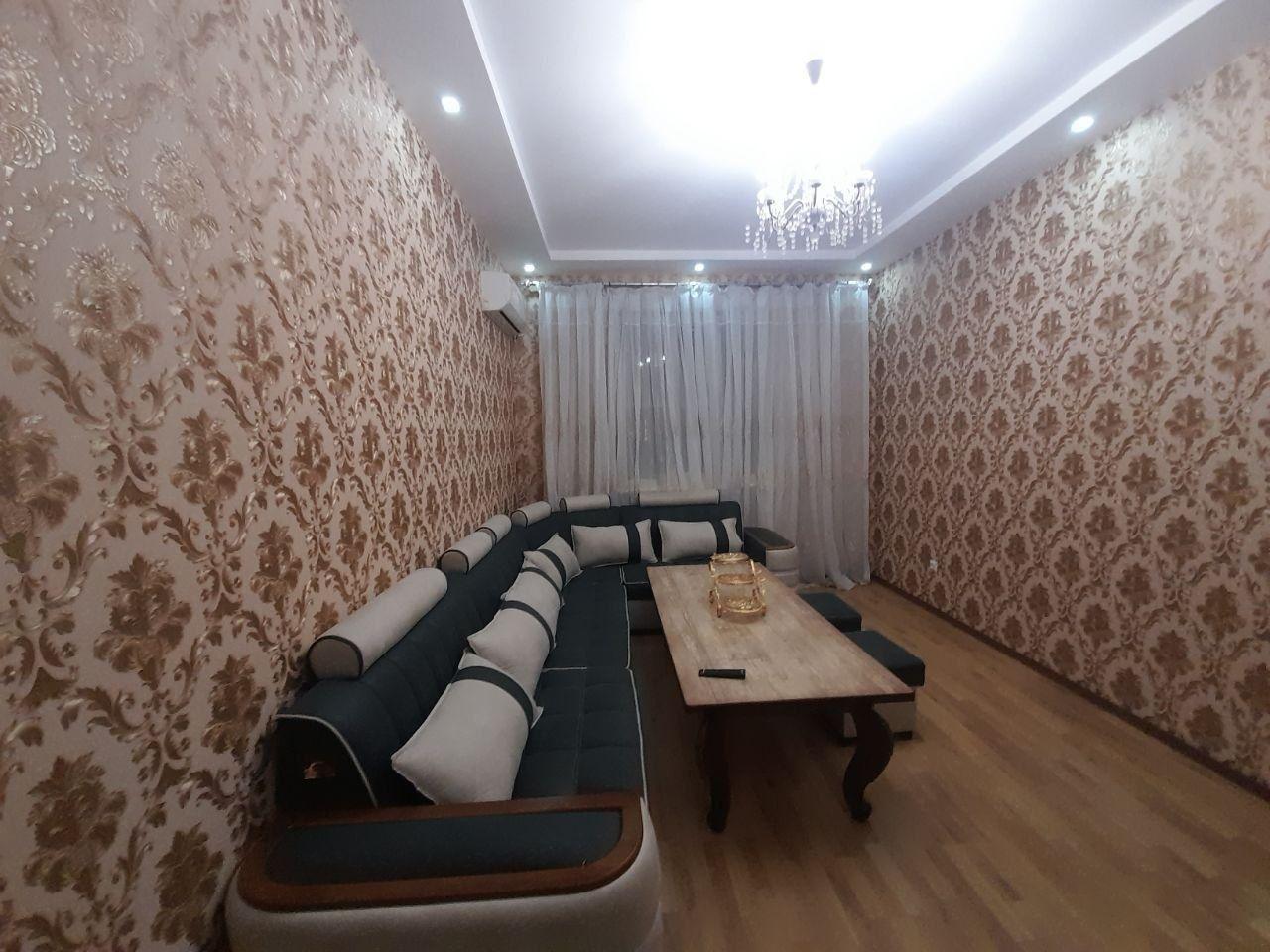 Kvartira, Госпиталь, памятник Мирзо Улугбеку. — rasm 1