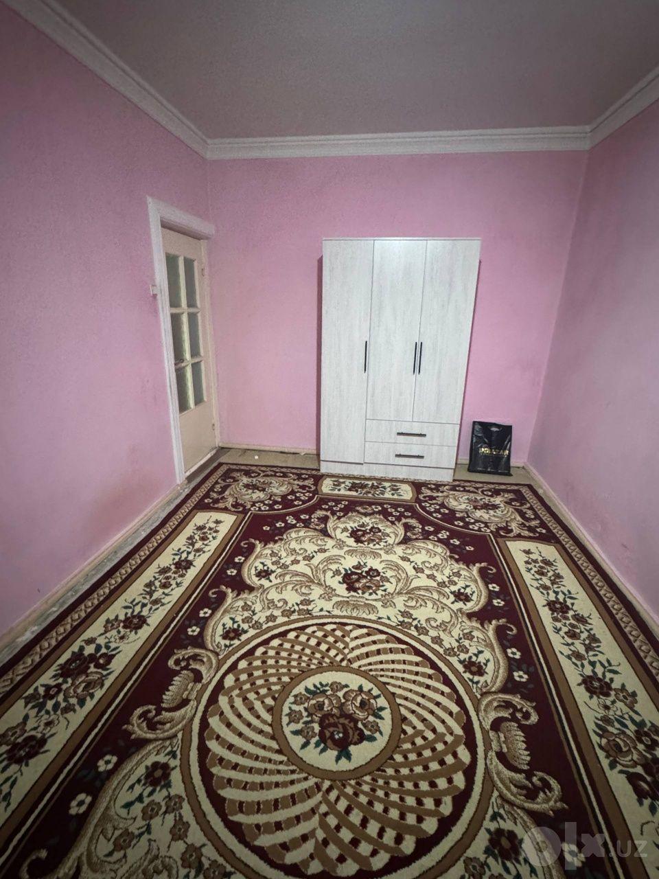 Room, Станция метро Чорсу — photo 1